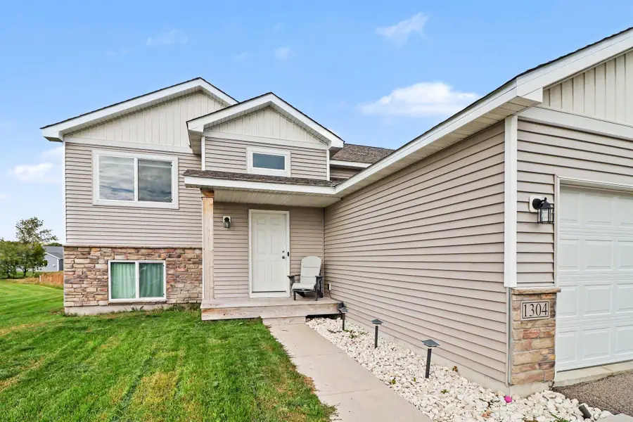 1304 Mulberry Avenue Ne, Montgomery, MN 56069 - #2