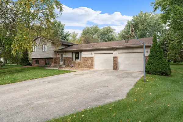 930 Ridgeview Place Ne, Owatonna, MN 55060
