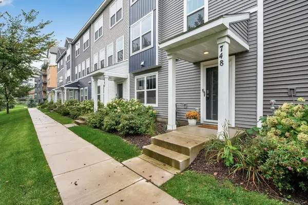 748 Midtown Lane #02, New Brighton, MN 55112