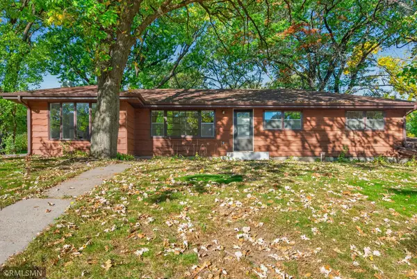 43 Suzanne Avenue, Vadnais Heights, MN 55127