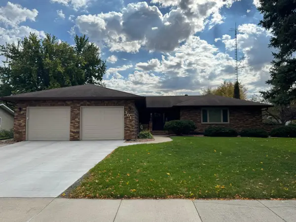 101 37th Avenue S, Moorhead, MN 56560