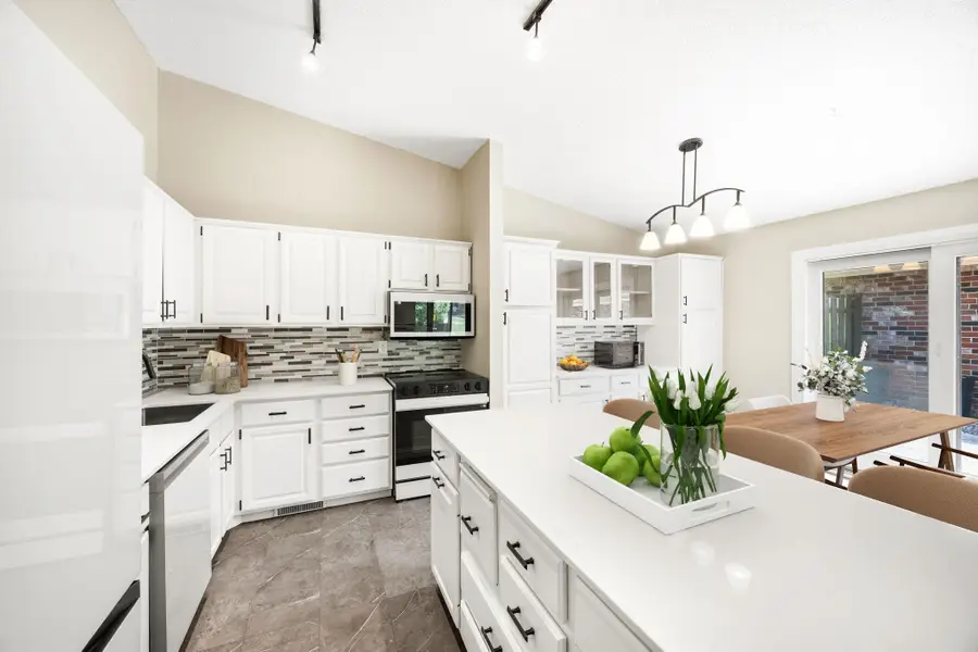 9712 Cimarron Circle, Hopkins, MN 55305 - #2