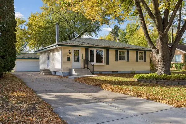 1913 Independence Avenue N, Golden Valley, MN 55427