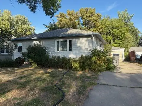 1006 10th Street N, Moorhead, MN 56560