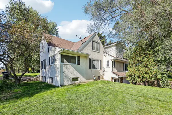 2347 Western Avenue N, Roseville, MN 55113