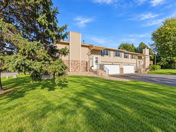 4492 Clover Lane, Eagan, MN 55122