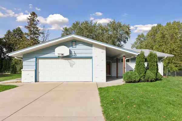 2163 Rosewood Lane S, Roseville, MN 55113