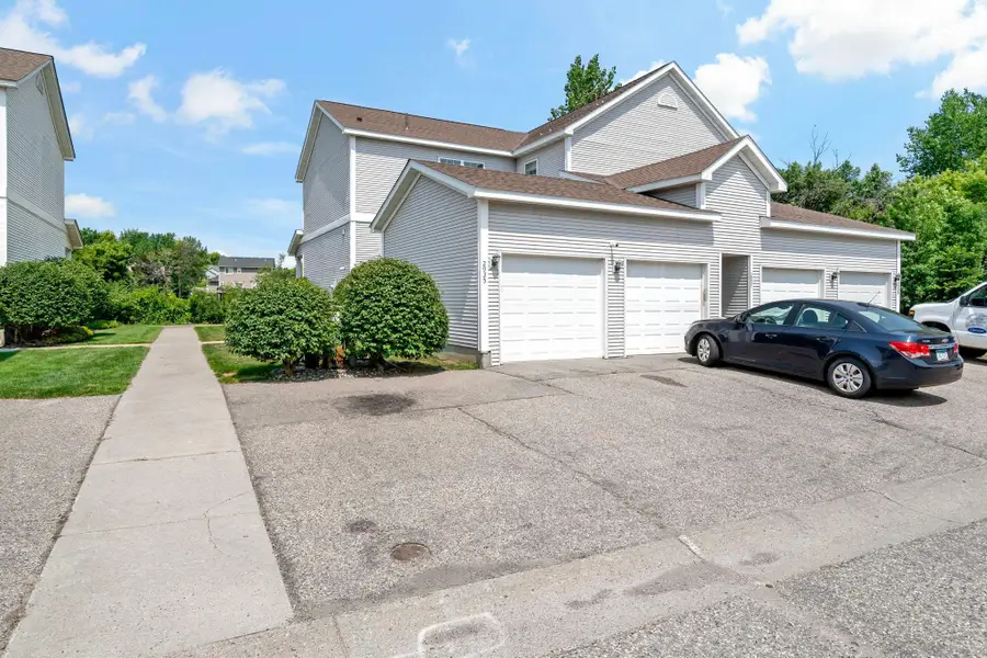 2935 Hemingway Drive, Chaska, MN 55318 - #2