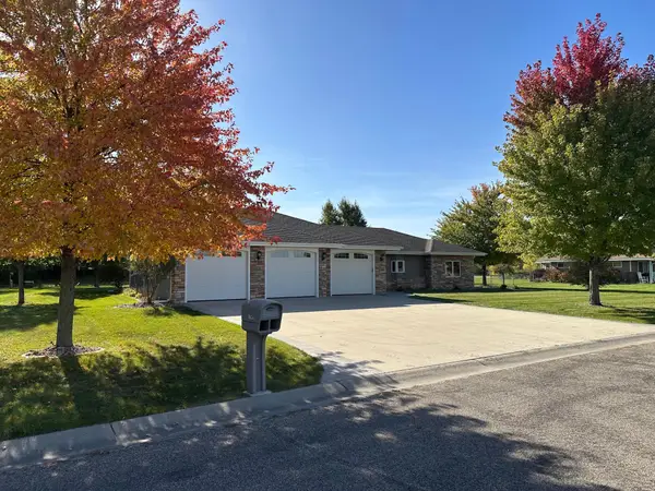 1949 Middle Creek Road, Detroit Lakes, MN 56501