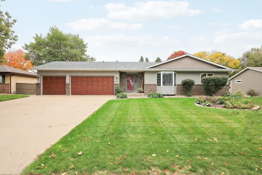 624 Hennes Avenue, Shakopee, MN 55379 - #2