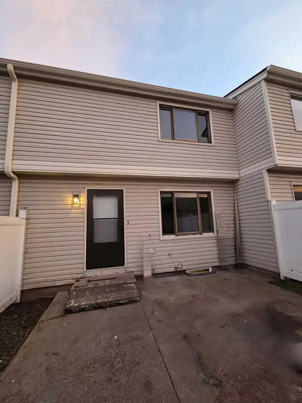 7682 Hampshire Avenue N, Brooklyn Park, MN 55428