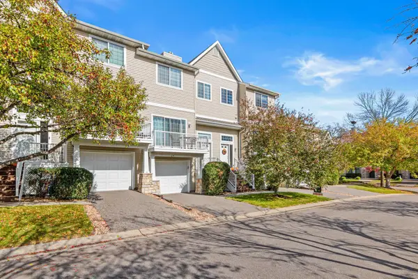 492 Willoughby Way W, Minnetonka, MN 55305