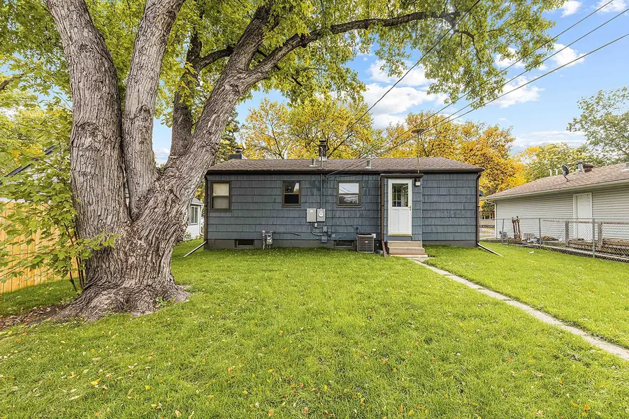 902 N 26th Street N, Fargo, ND 58102 - #3