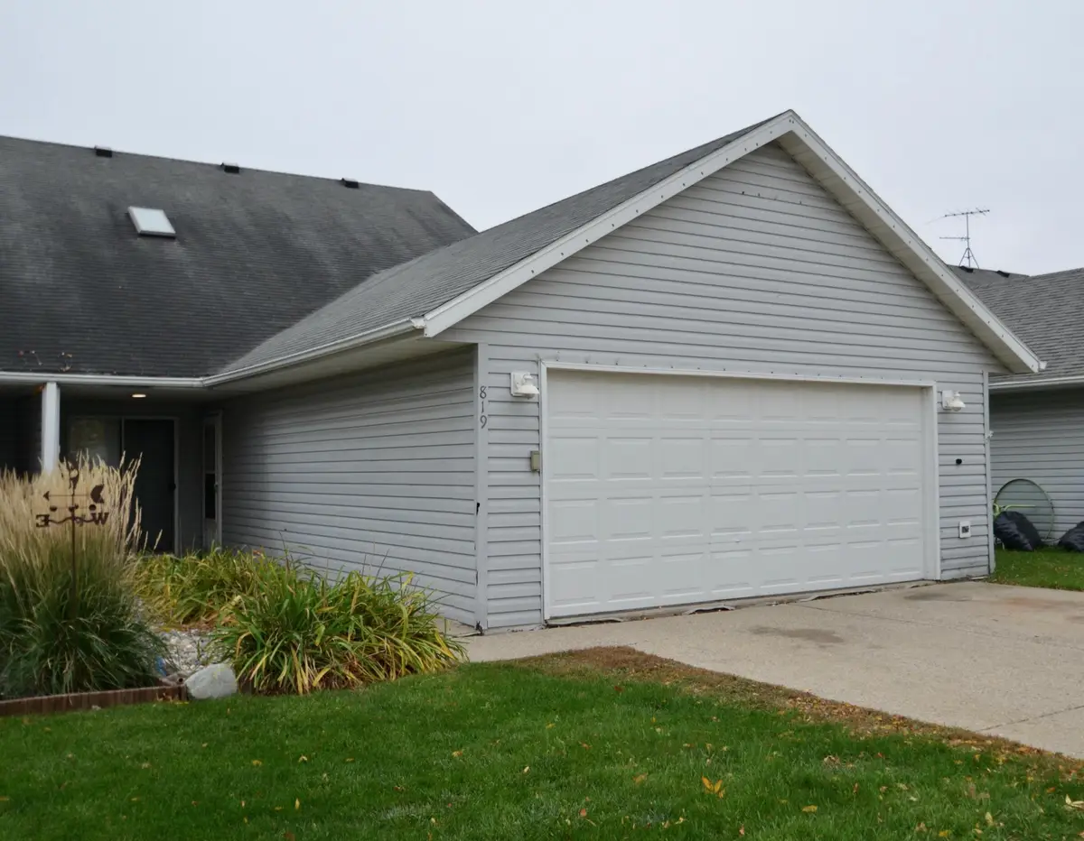 819 W 12 1/2 Avenue W, West Fargo, ND 58078 - #1