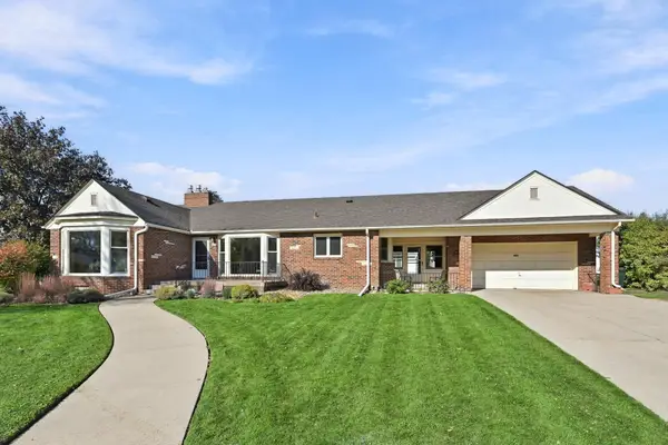 823 Cottage Avenue W, Saint Paul, MN 55117