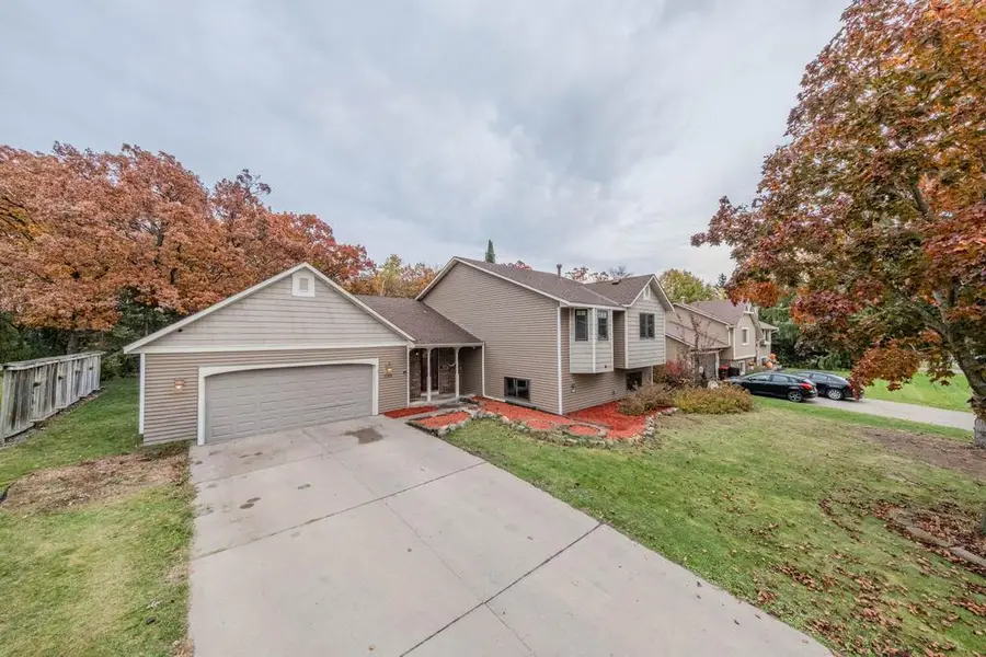 1568 Lakewood Drive N, Saint Paul, MN 55119 - #2