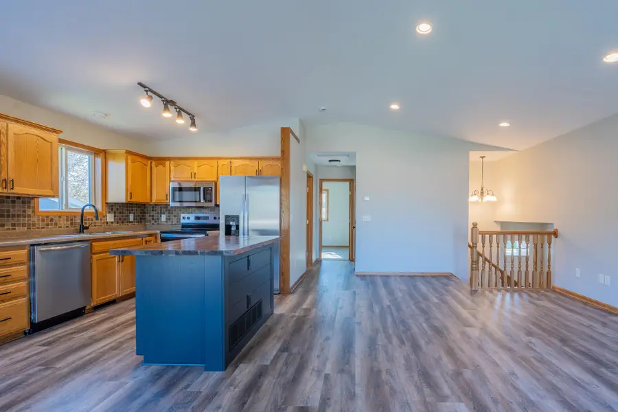 915 8th Avenue Nw, Hutchinson, MN 55350 - #2