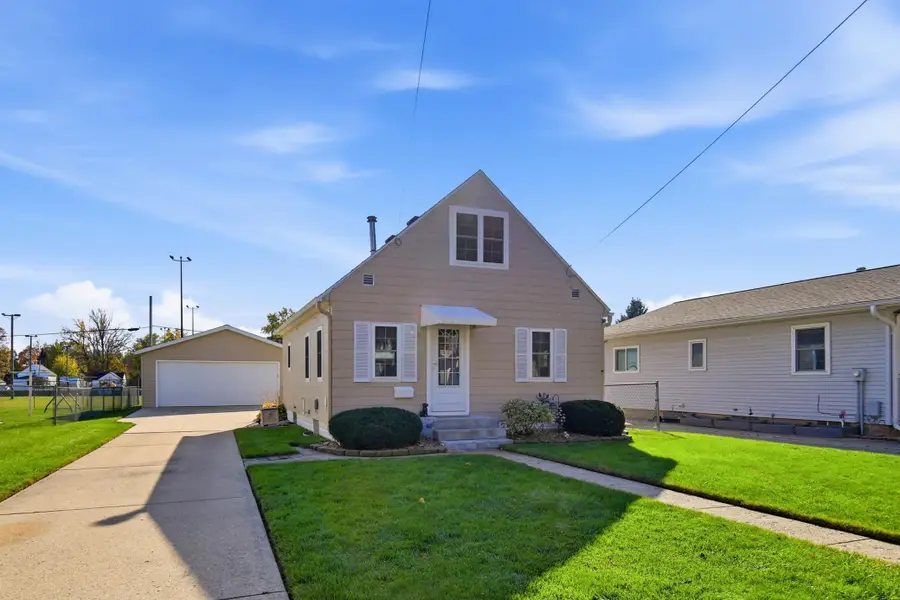 906 10th Avenue Se, Austin, MN 55912 - #2