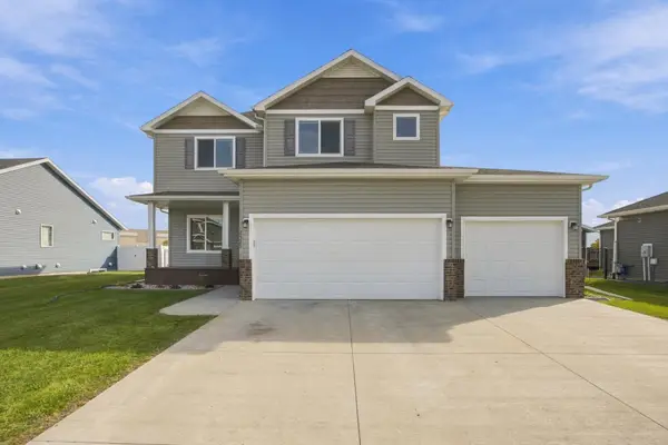 2528 N Pond Drive E, West Fargo, ND 58078