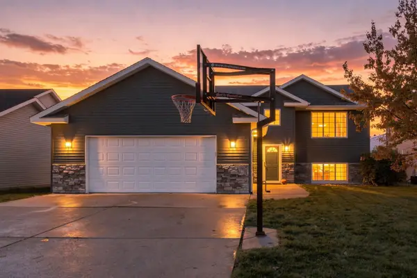 121 Pinehurst Drive, Mankato, MN 56001