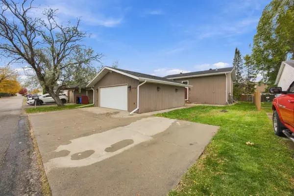 2003 32nd Avenue S, Fargo, ND 58103