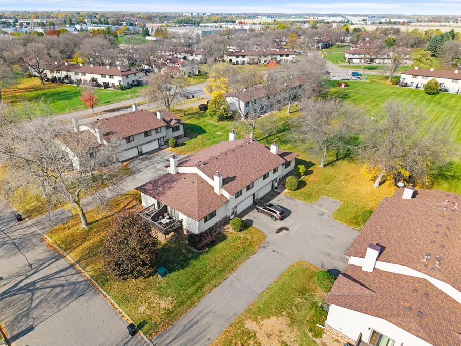 8717 N Maplebrook Circle, Brooklyn Park, MN 55445 - #2