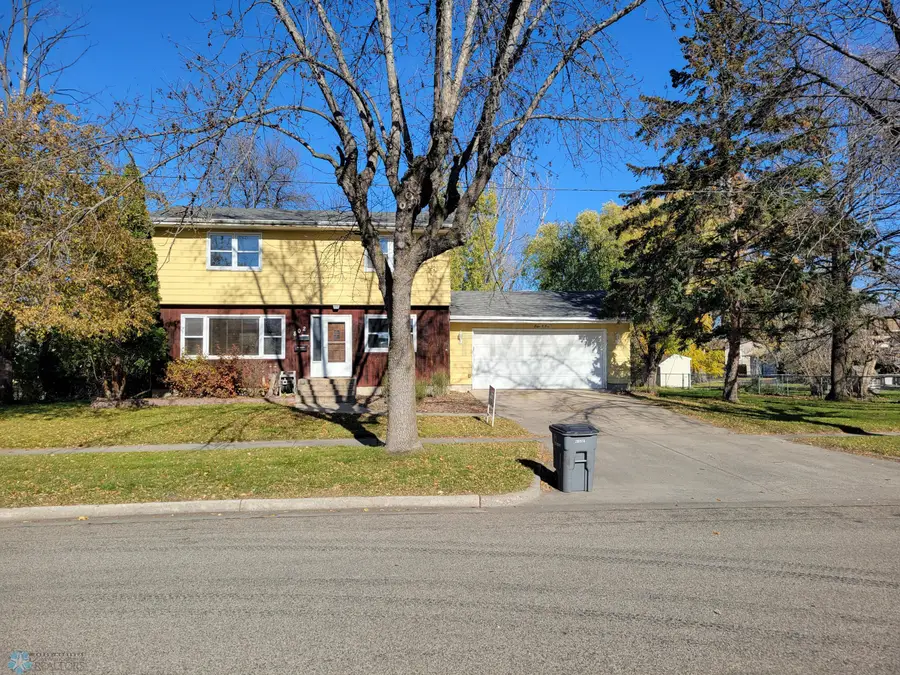 802 11th Avenue N, Moorhead, MN 56560 - #2