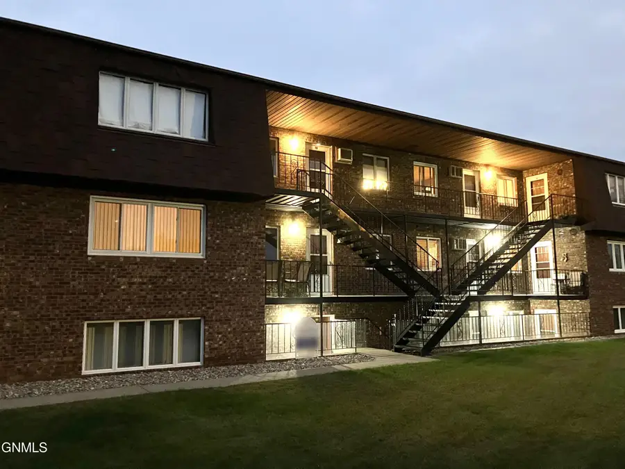 1825 S Grandview Lane #11, Bismarck, ND 58501 - #2