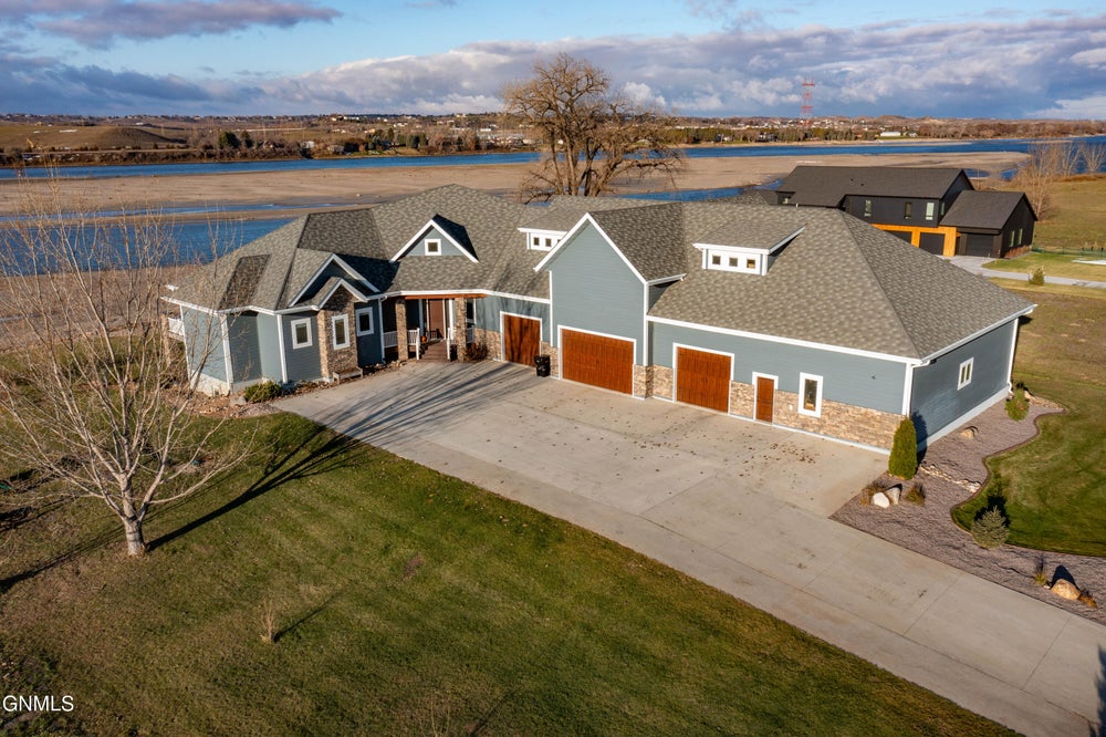 6200 Misty Waters Drive, Bismarck, ND 58503 BHGRE