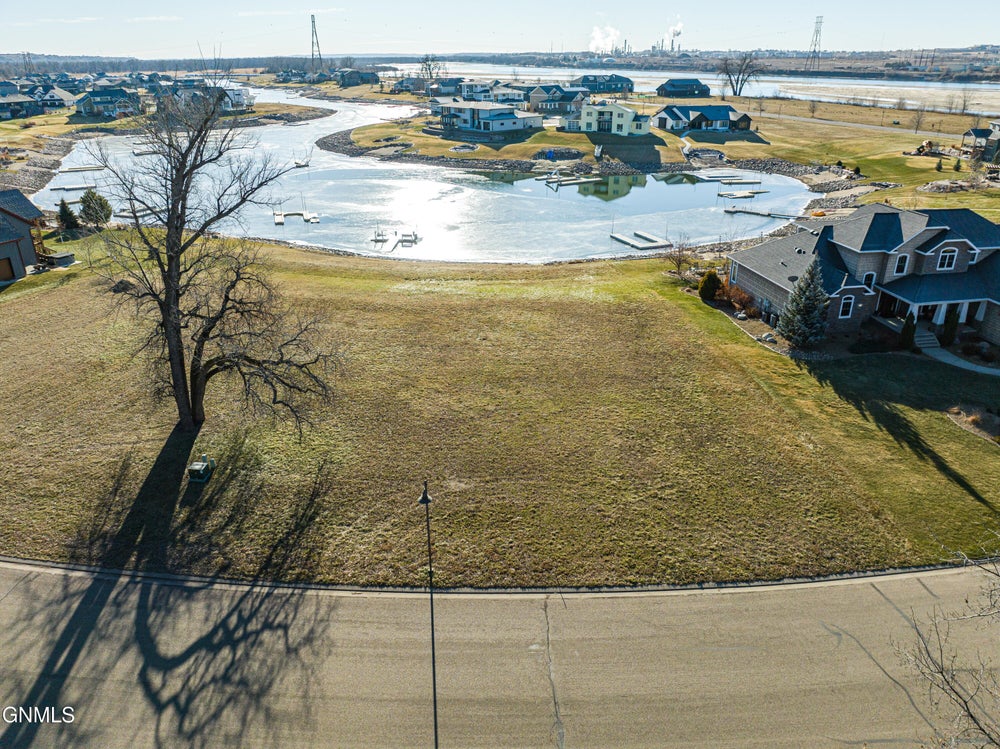 6525 Misty Waters Drive, Bismarck, ND 58503 BHGRE