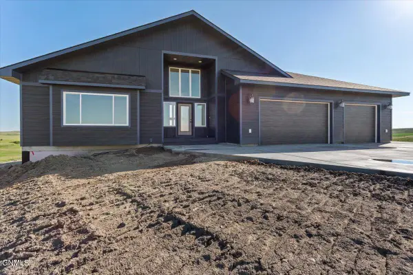 5081 Arrowhead Place, Williston, ND 58801