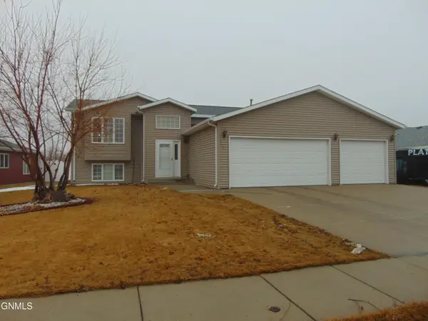 3002 Roosevelt Drive, Bismarck, ND 58503