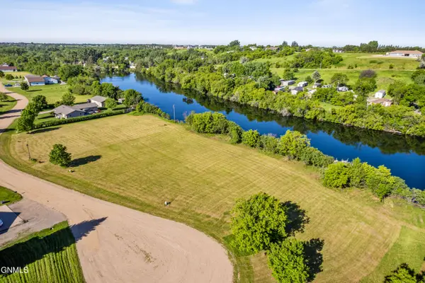 1803 Island Park Drive, Jamestown, ND 58401