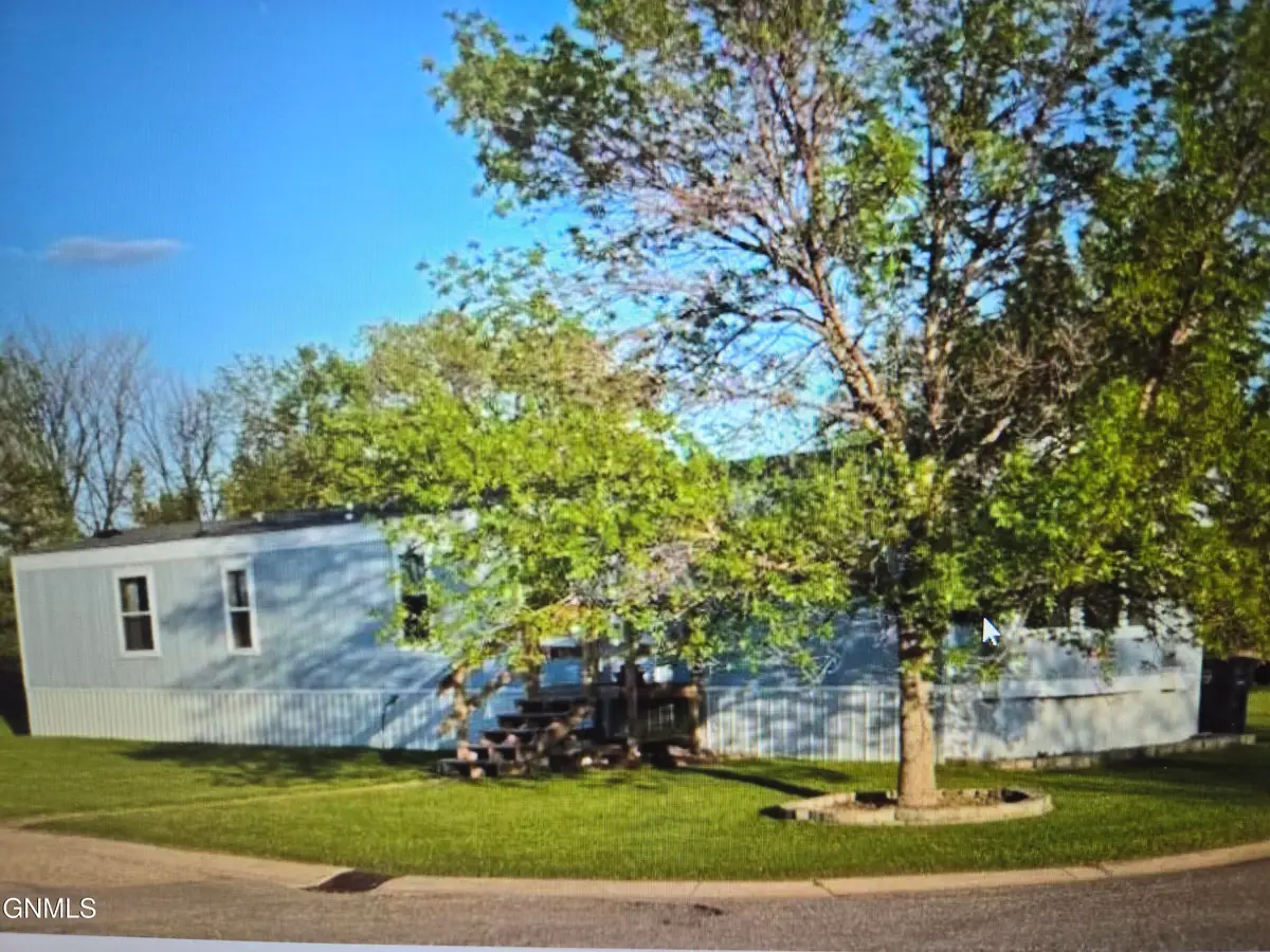 406 31st Avenue Se #401, Minot, ND 58701 - Image #1