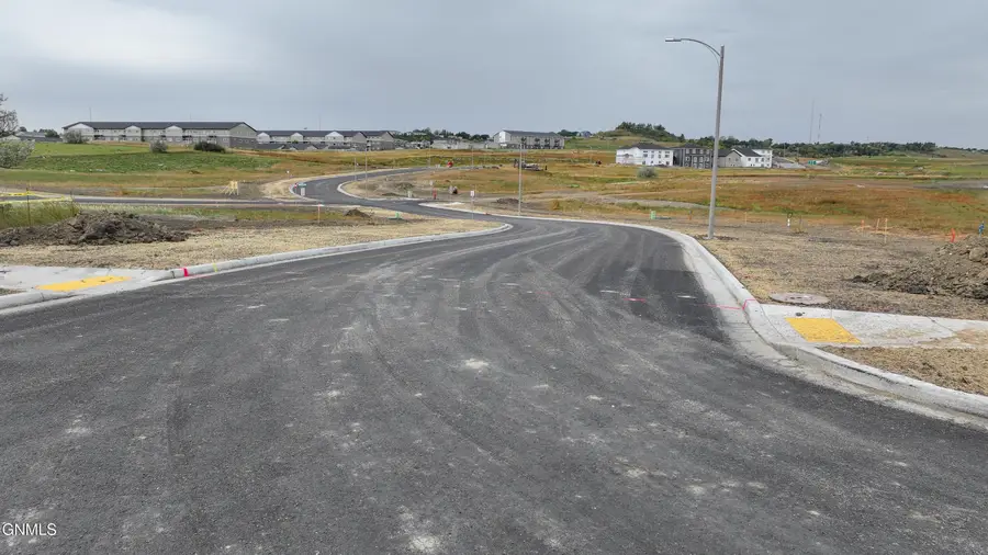 722 37th Street Nw, Mandan, ND 58554 - #3