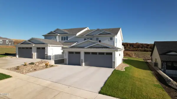 2002 Prairie Hawk Drive, Bismarck, ND 58503