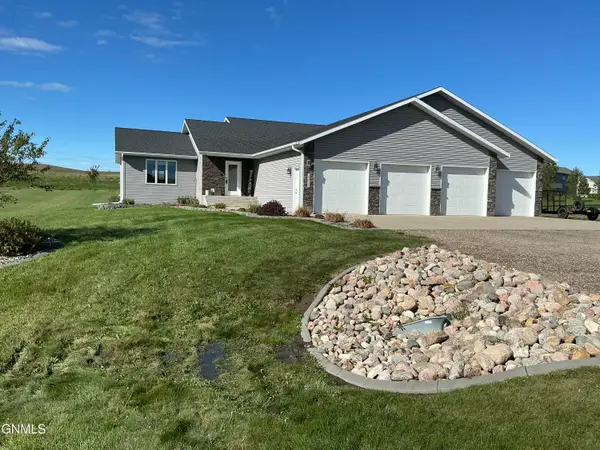 13918 Saddlehorn Drive, Bismarck, ND 58503