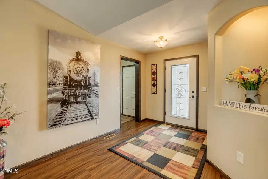 13918 Saddlehorn Drive, Bismarck, ND 58503 - Image #2