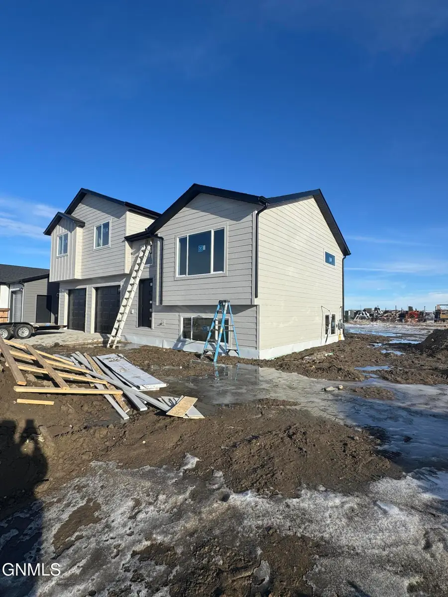 1242 9th Street Sw, Watford City, ND 58854 - #3