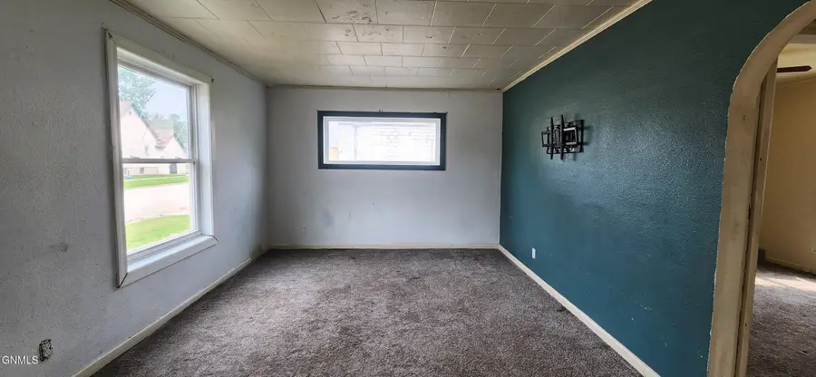 209 4th Street Se, Valley City, ND 58072 - #3