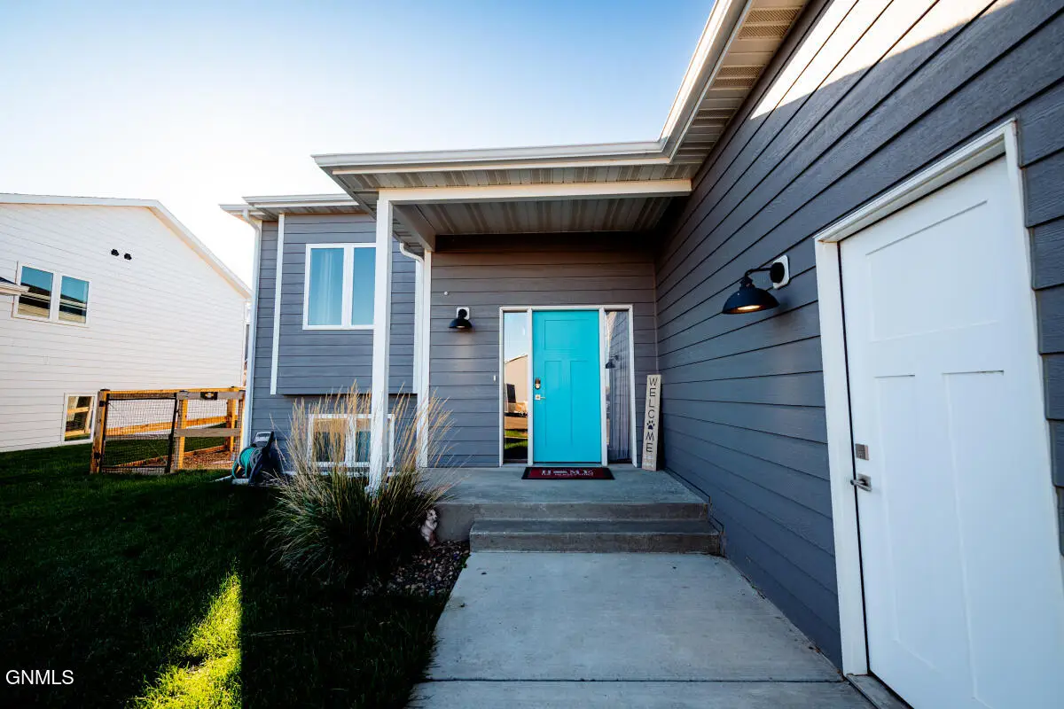 2005 Granite Road, Watford City, ND 58854 - Image #1