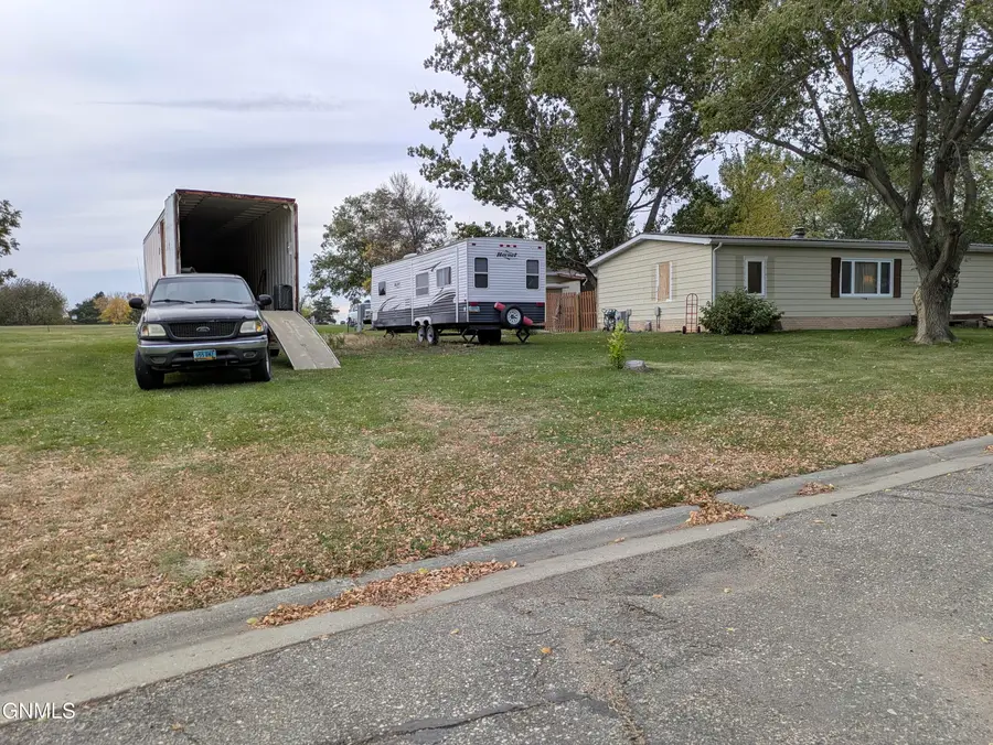 1228 Custer Drive, Washburn, ND 58577 - Image #2