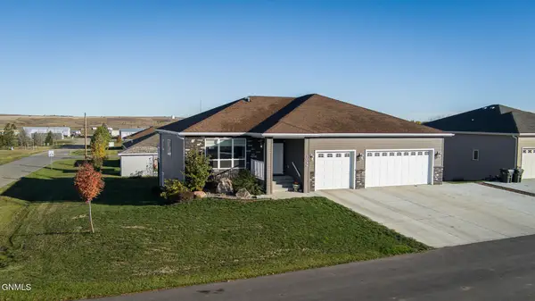1048 Otter Creek Lp, Hazen, ND 58545