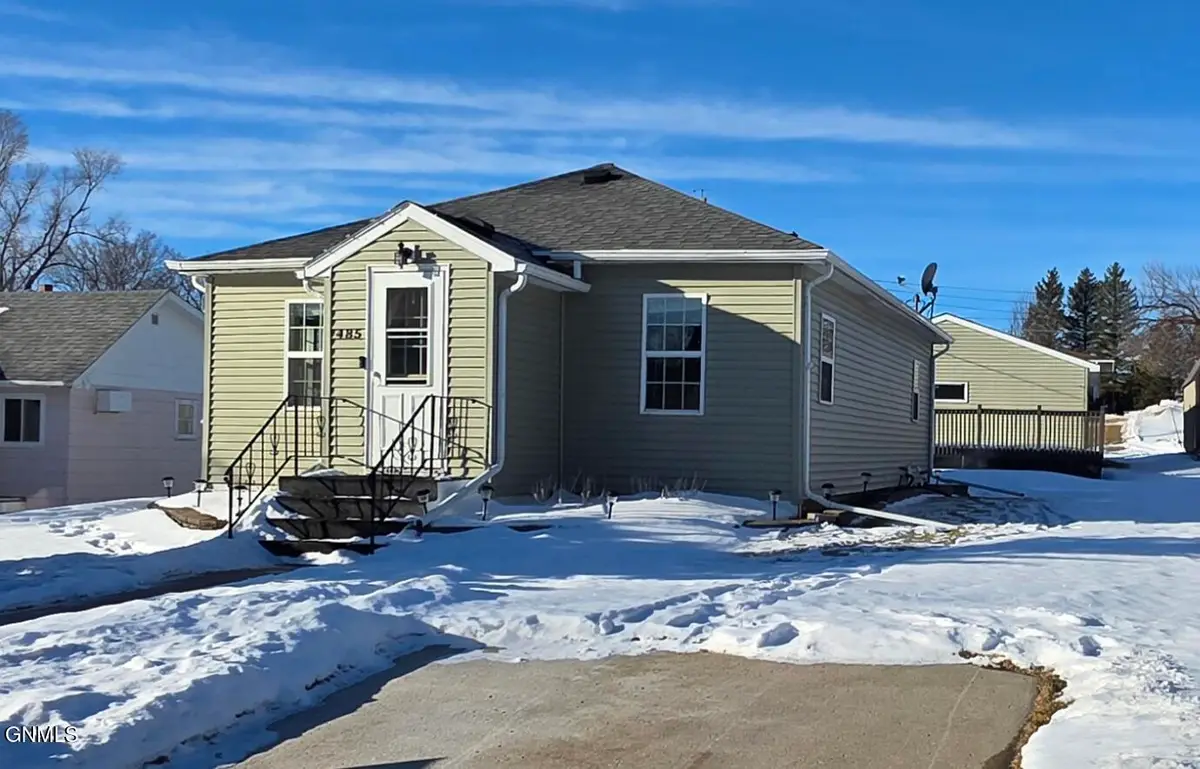485 7th Avenue Nw, Valley City, ND 58072 - #1