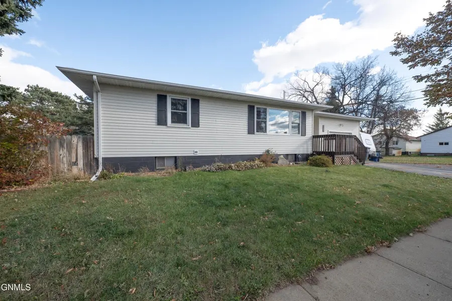 130 College Avenue, Dickinson, ND 58601 - Image #2