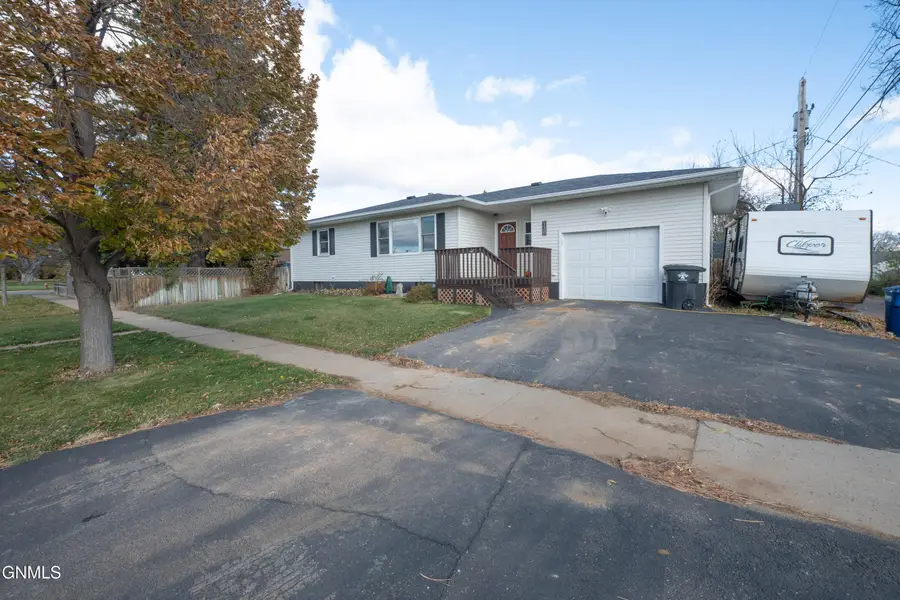 130 College Avenue, Dickinson, ND 58601 - Image #3