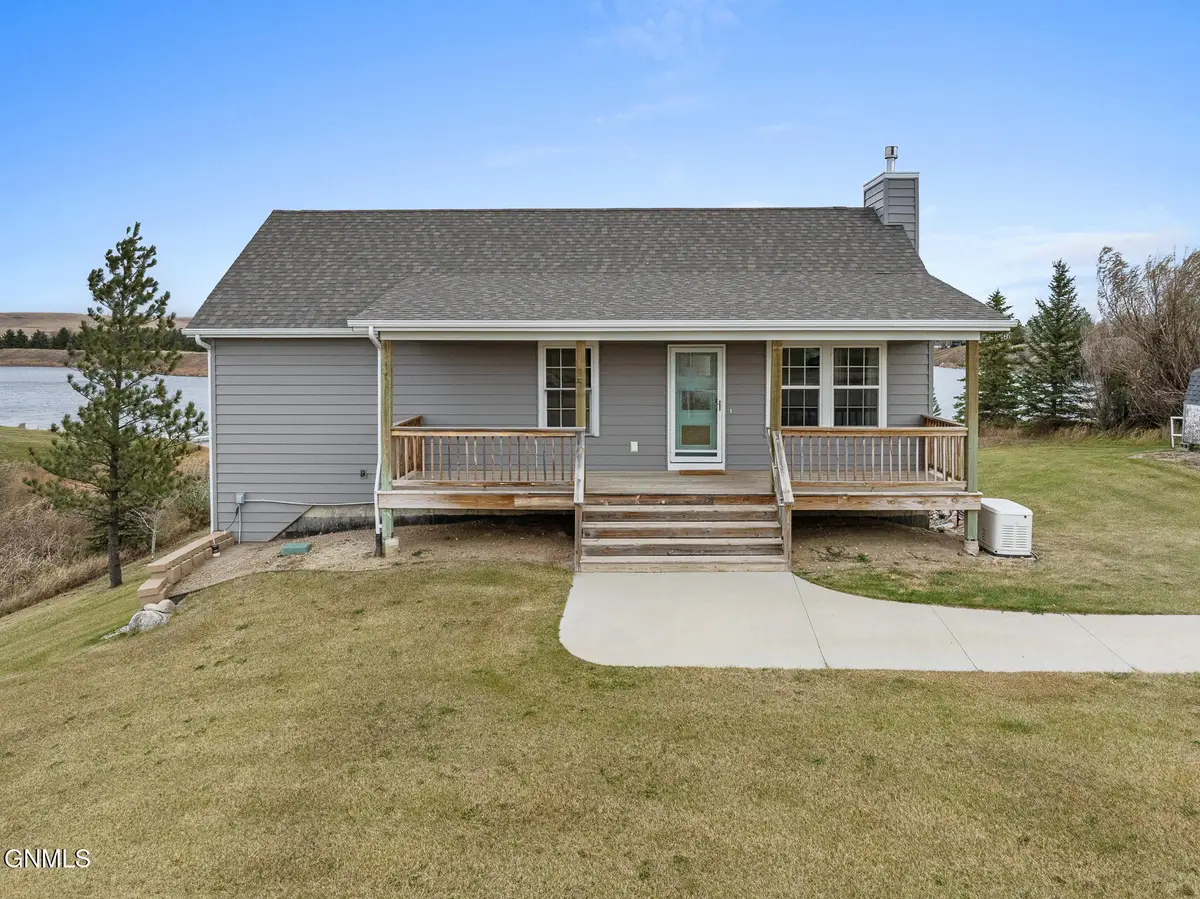 152 Blacktail Drive, Williston, ND 58801 - Image #1
