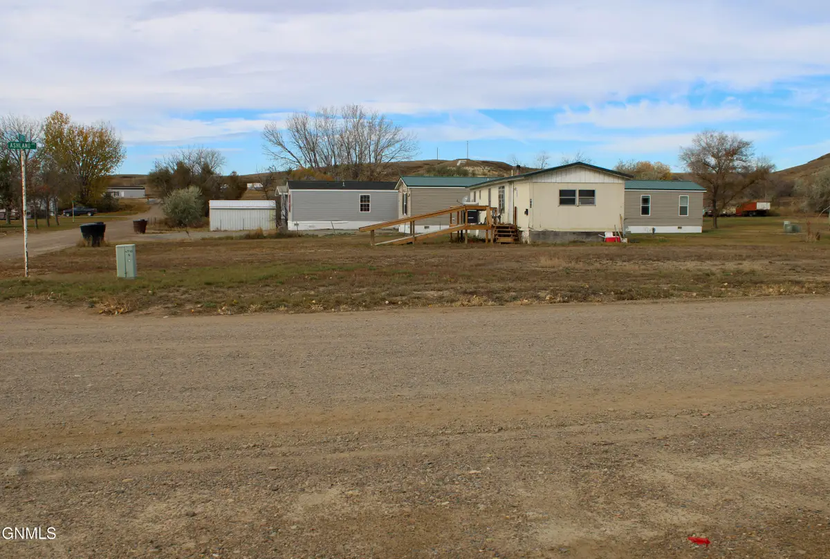 905 7th Street, Fairview, MT 59221 - Image #1