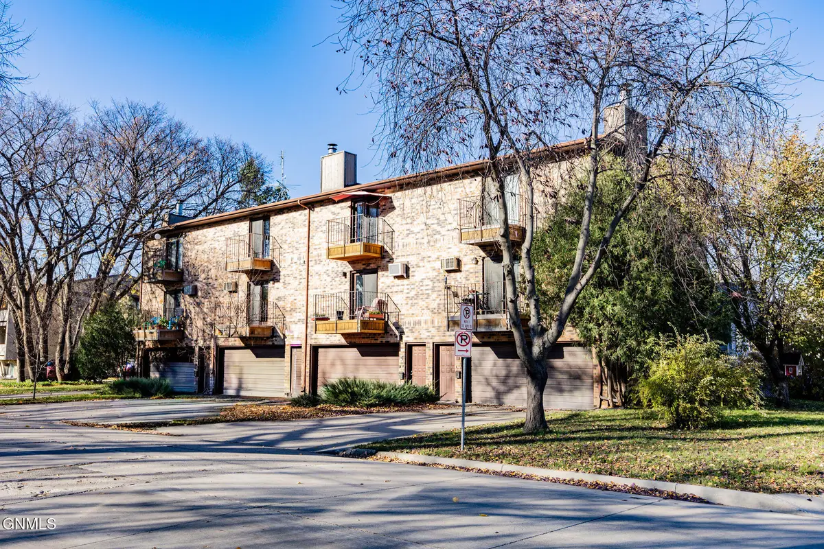 403 11th Avenue S, Fargo, ND 58103 - Image #1