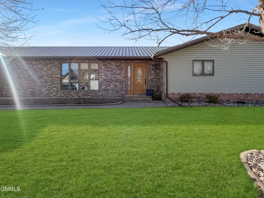 102 9th Avenue Se, Crosby, ND 58730 - Image #2